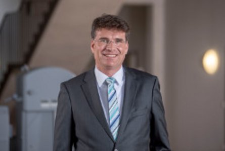 Dr. Martin Stahl Dr. Martin Stahl
